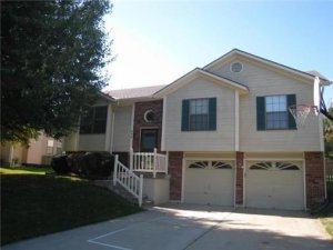 Nice 3 Bed, 2 bath Raised Ranch - Great Yard