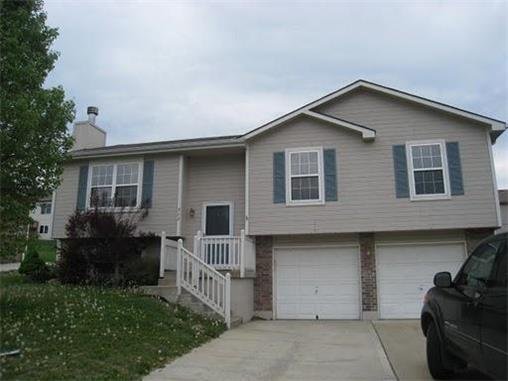 4 Bdrm, 2 1/2 Bath Split Entry